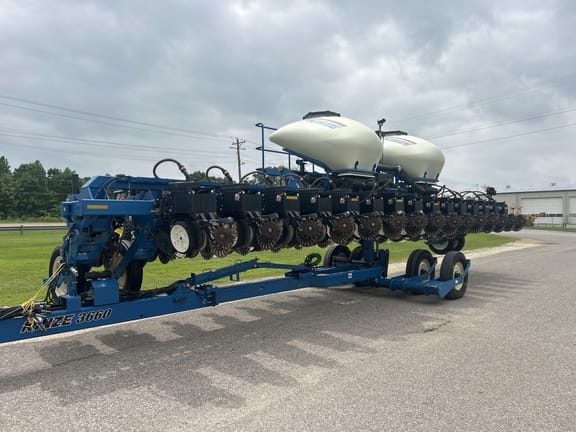2014 Kinze 3660 Equipment Image0
