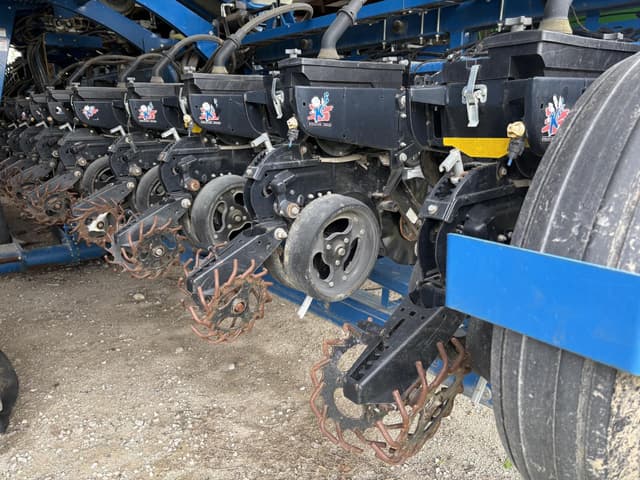 Image of Kinze 3660ASD equipment image 3