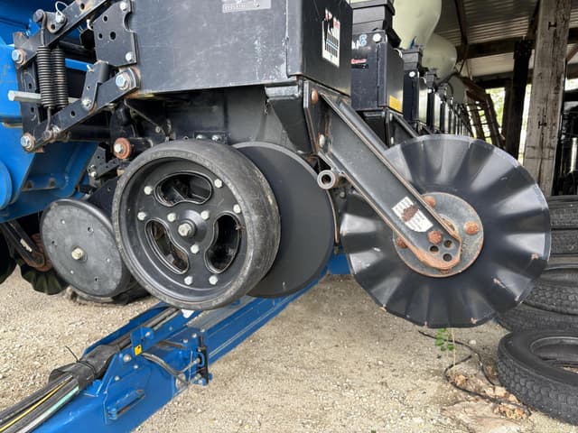 Image of Kinze 3660ASD equipment image 2