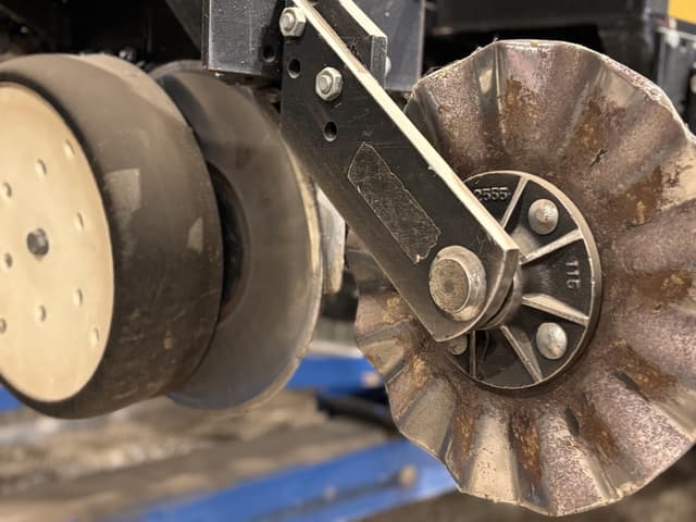 Image of Kinze 3660ASD equipment image 4