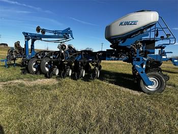 2014 Kinze 4900 Equipment Image0