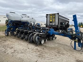 2014 Kinze 4900 Equipment Image0