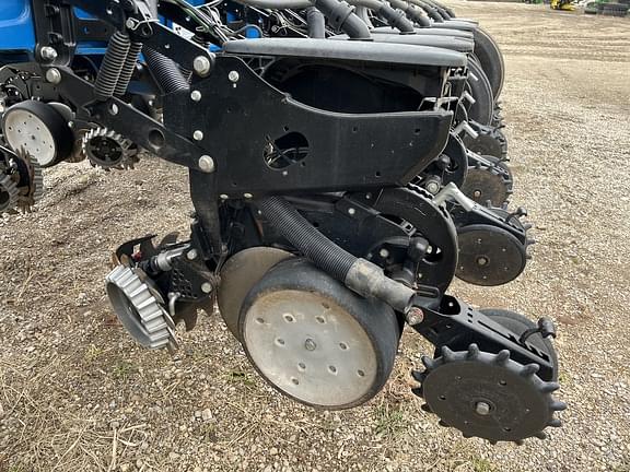 Image of Kinze 4900 equipment image 4