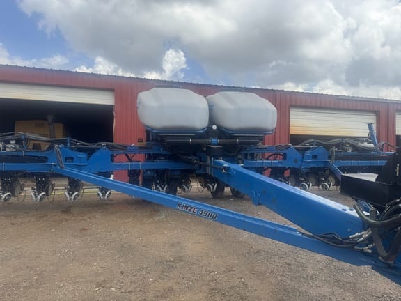 2014 Kinze 4900 Equipment Image0