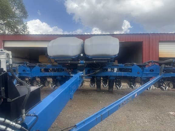 Image of Kinze 4900 equipment image 3