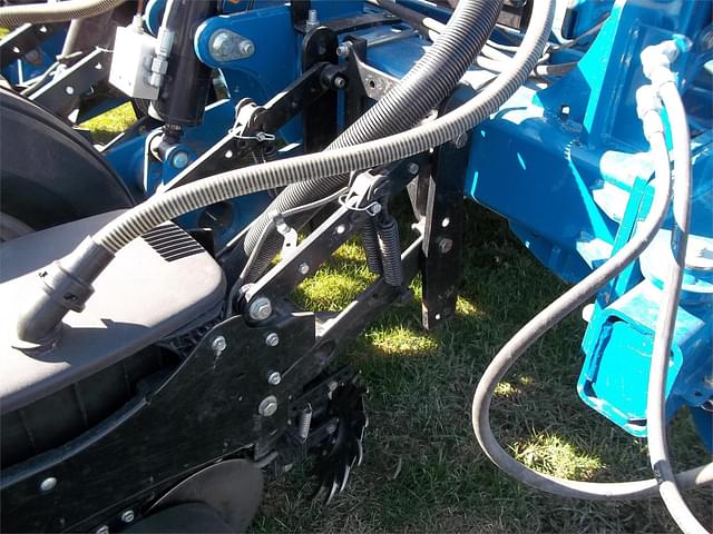 Image of Kinze 4900 equipment image 2