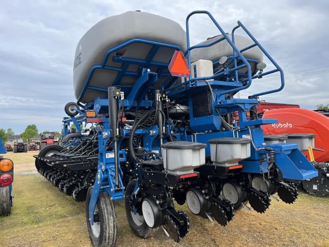 Image of Kinze 4900 equipment image 4