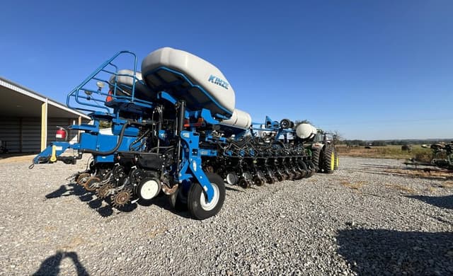 Image of Kinze 4900 equipment image 3