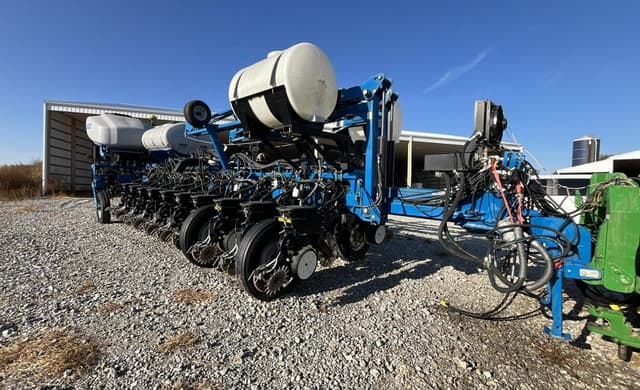 Image of Kinze 4900 equipment image 4