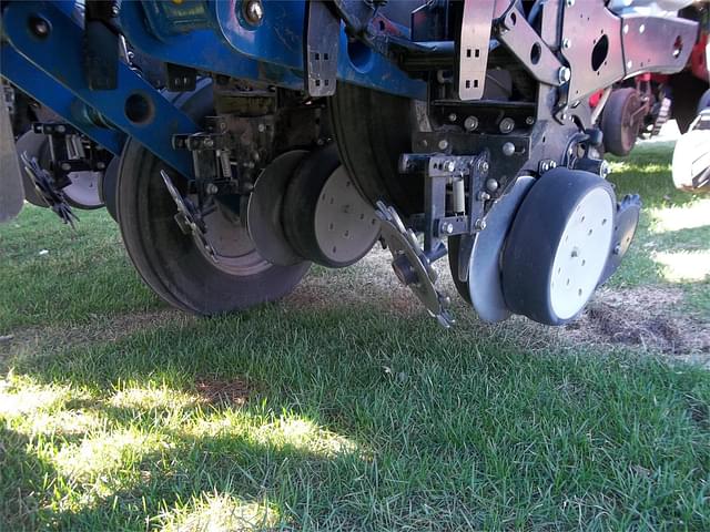 Image of Kinze 4900 equipment image 4