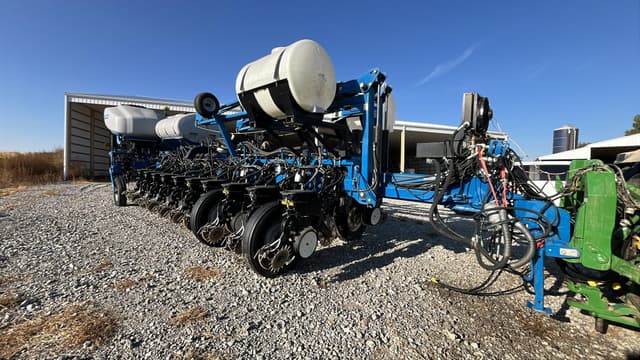 Image of Kinze 4900 equipment image 4