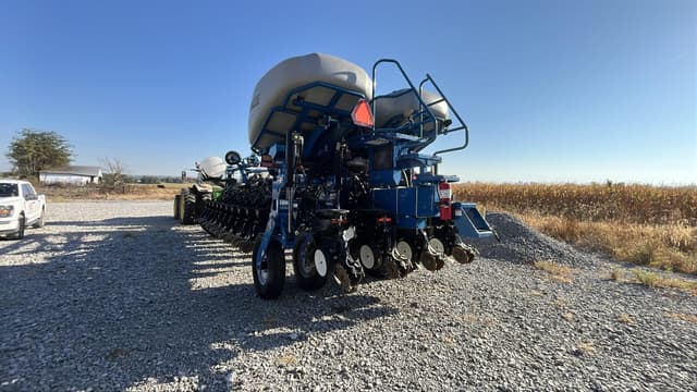 Image of Kinze 4900 equipment image 3