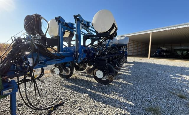 Image of Kinze 4900 equipment image 2