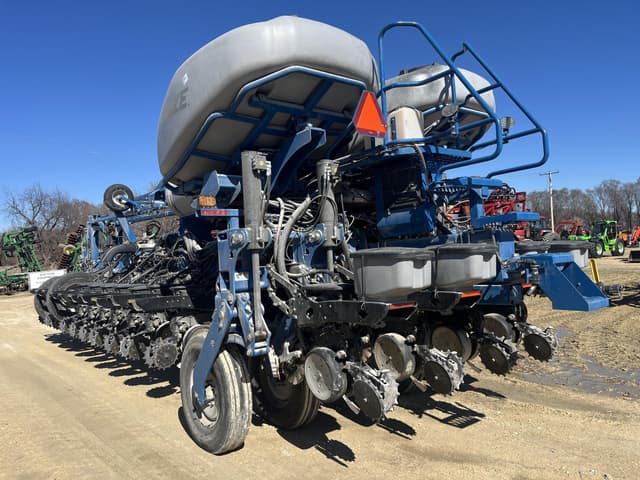 Image of Kinze 4900 equipment image 2