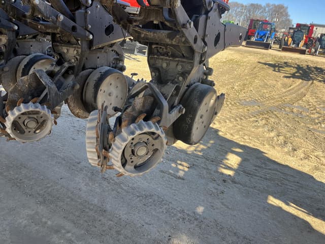 Image of Kinze 4900 equipment image 4