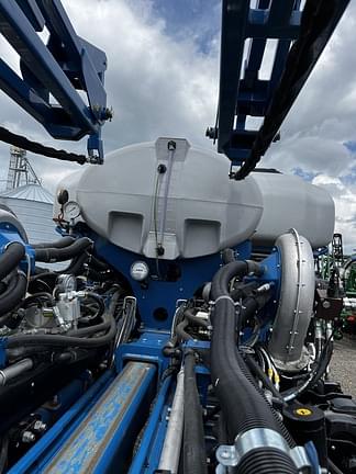 Image of Kinze 4900 equipment image 2