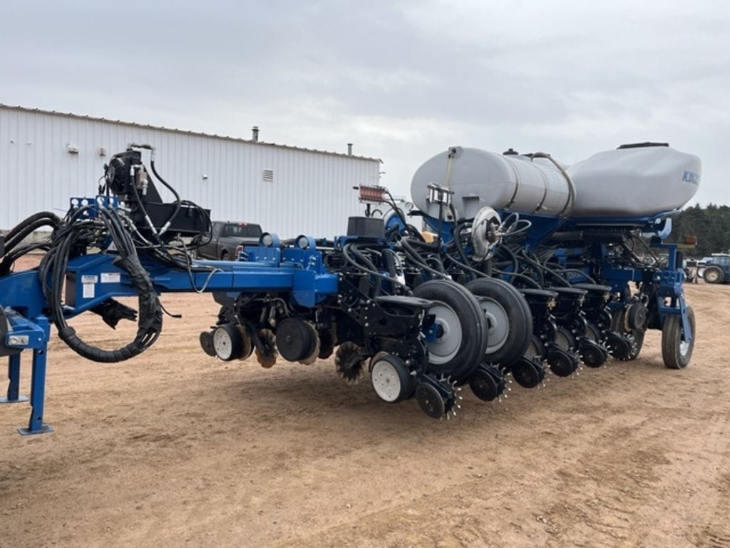 2014 Kinze 4900 Equipment Image0