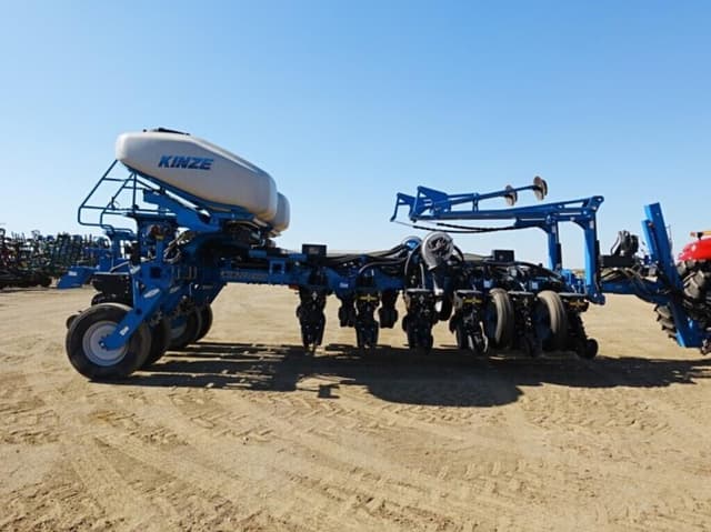 Image of Kinze 4900 equipment image 2