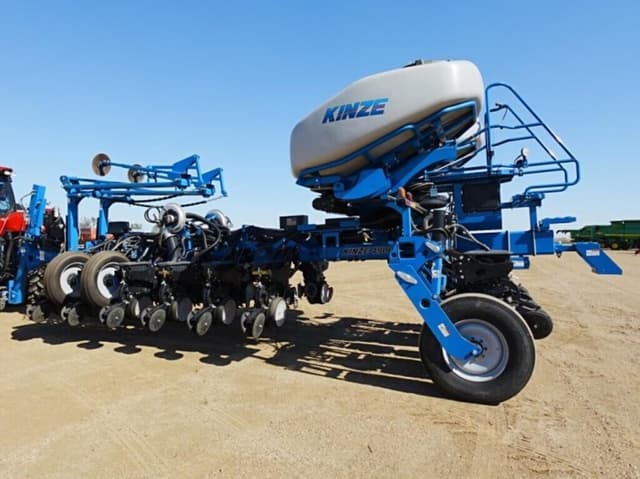Image of Kinze 4900 equipment image 1