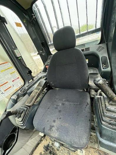 Image of Kobelco SK215SR equipment image 3