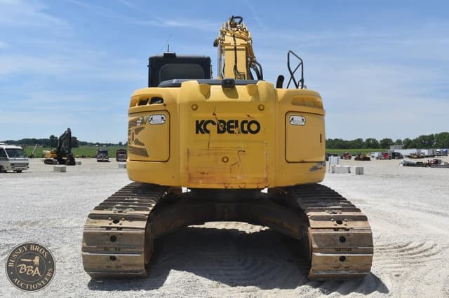 Image of Kobelco SK260SRLC-3 equipment image 3
