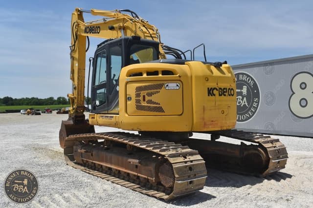 Image of Kobelco SK260SRLC-3 equipment image 2
