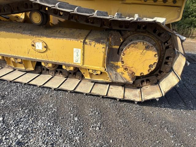 Image of Komatsu D39PX-23 equipment image 4