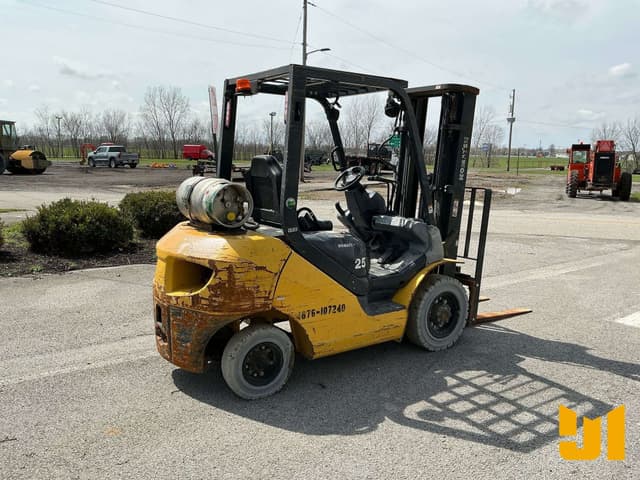 Image of Komatsu FG25T-16 equipment image 4