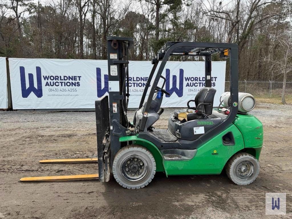 2014 Komatsu FG25T-16 Equipment Image0