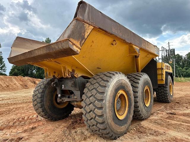 Image of Komatsu HM400-3 equipment image 4