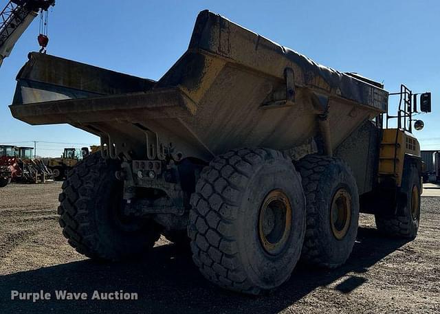 Image of Komatsu HM400-3 equipment image 4