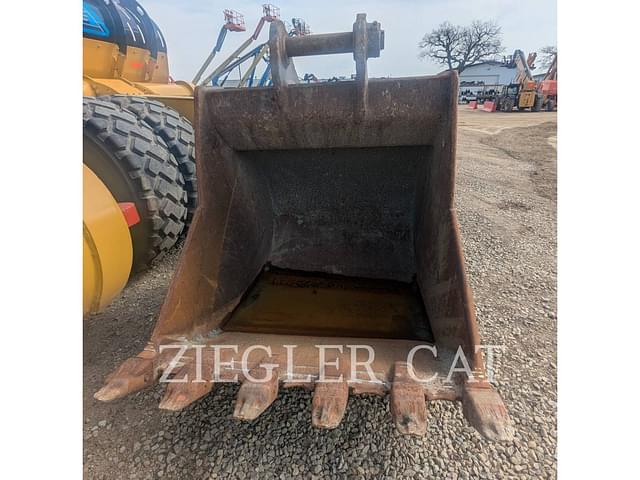 Image of Komatsu PC490LC-10 equipment image 4
