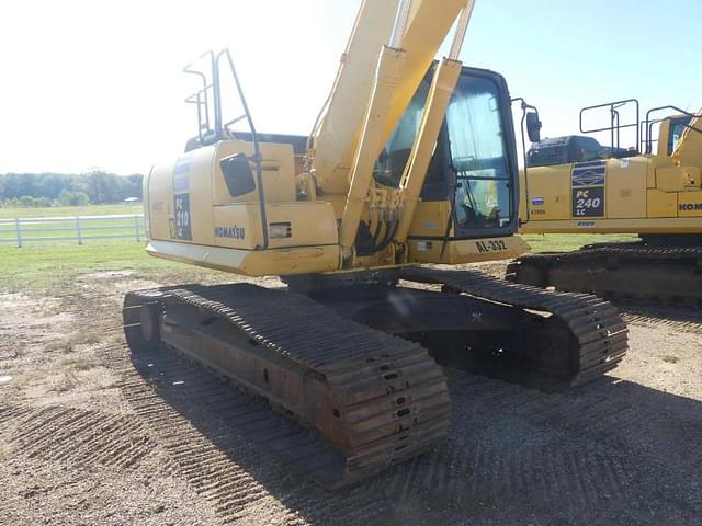 Image of Komatsu PC210LC-10 equipment image 2