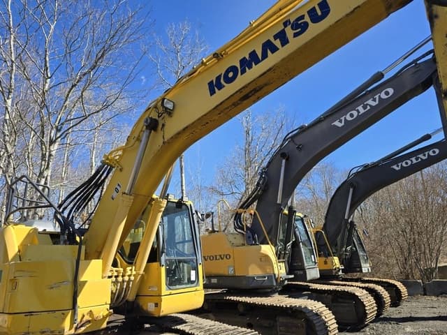 Image of Komatsu PC228USLC equipment image 4