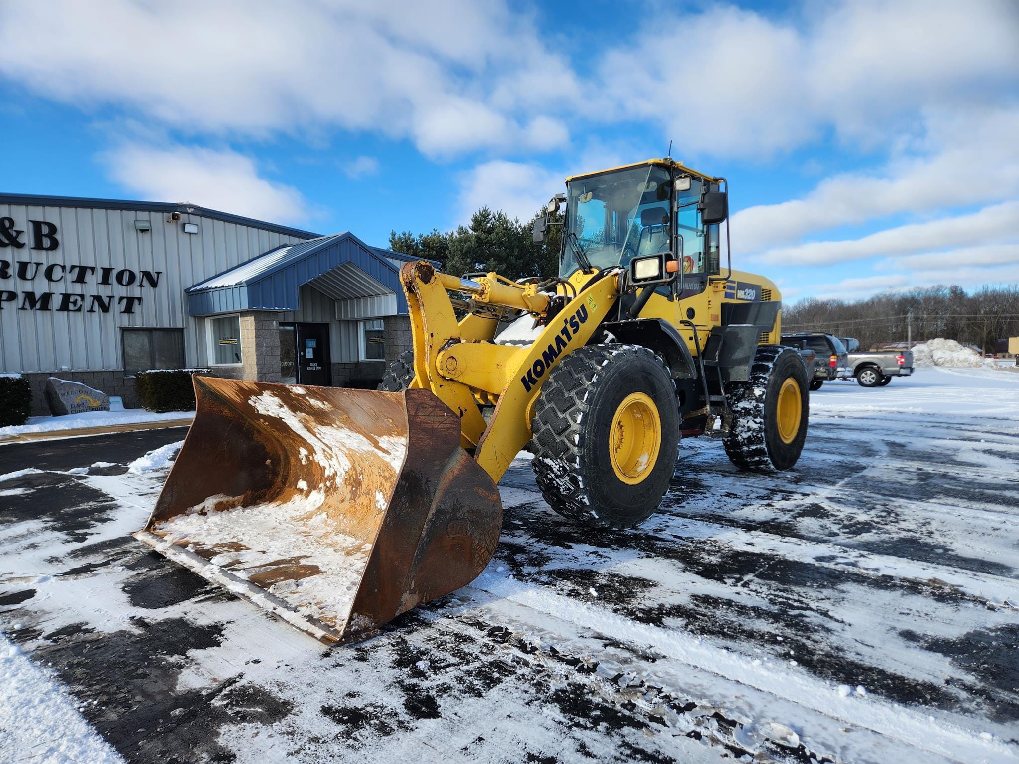 2014 Komatsu WA320-7 Equipment Image0