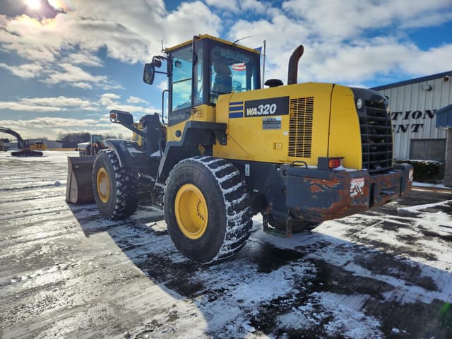 Image of Komatsu WA320-7 equipment image 2