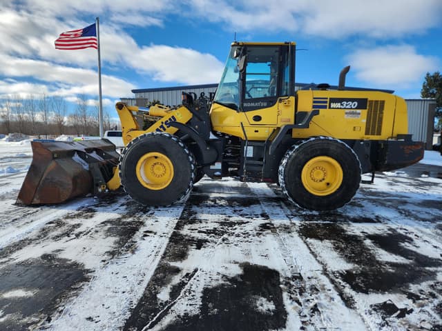 Image of Komatsu WA320-7 equipment image 1