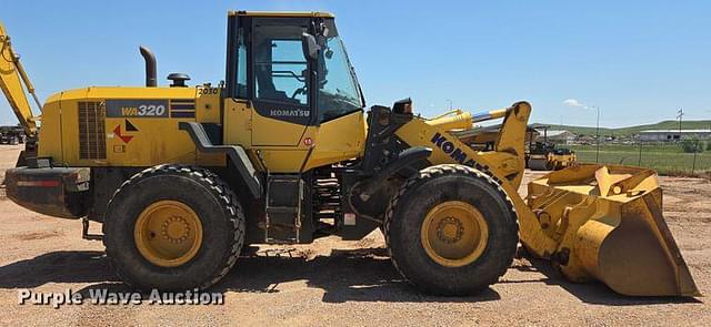 Image of Komatsu WA320-7 equipment image 3