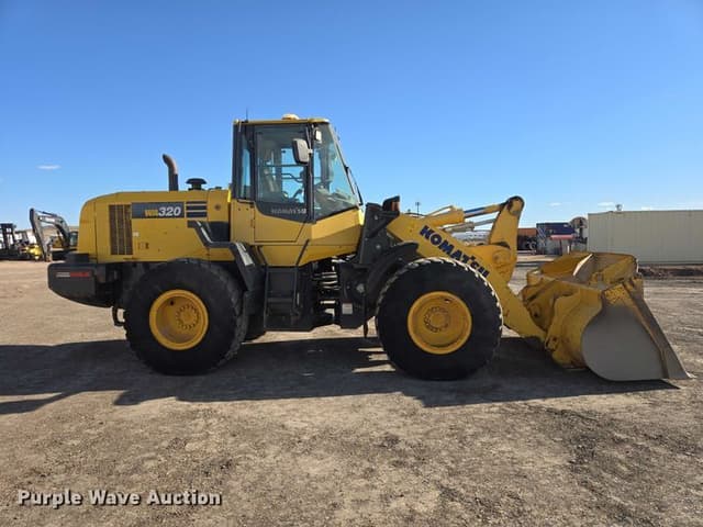 Image of Komatsu WA320-7 equipment image 3