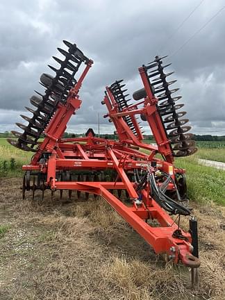 Image of Kuhn Krause Excelerator 8000 equipment image 2