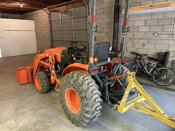 Image of Kubota B3350 equipment image 2