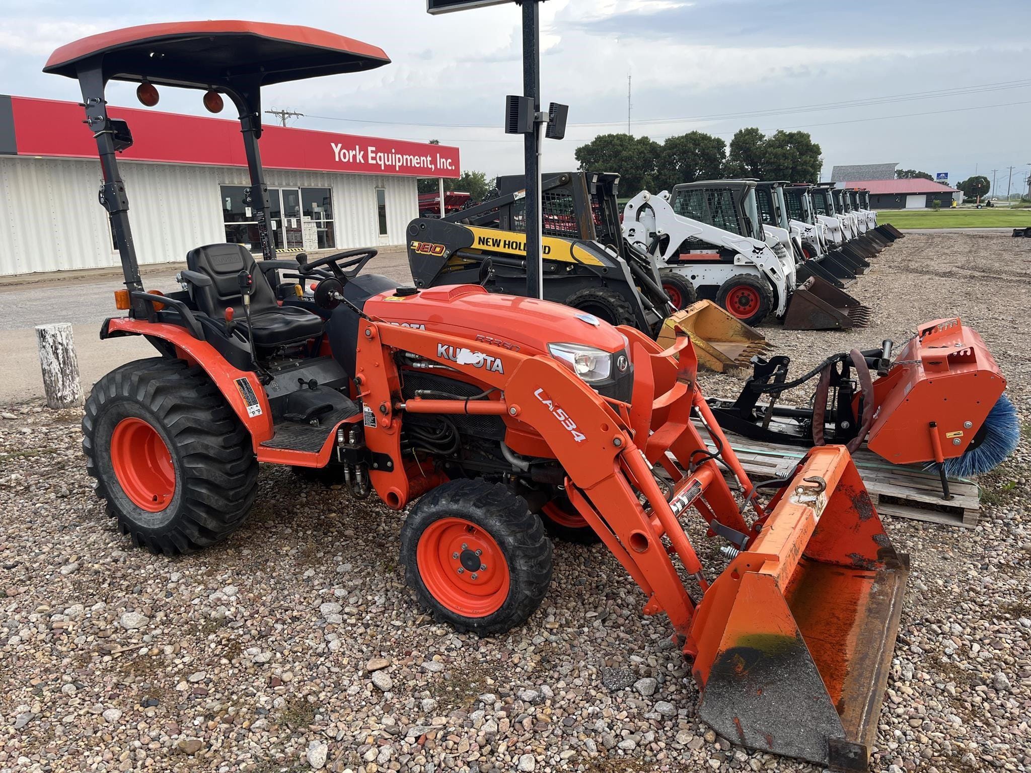 2014 Kubota B3350 Equipment Image0