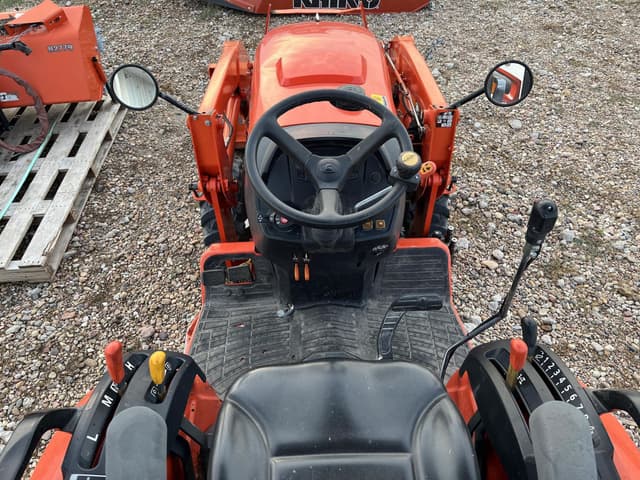 Image of Kubota B3350 equipment image 3