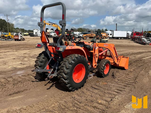 Image of Kubota L3200HST equipment image 4