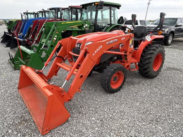 Image of Kubota L3301 equipment image 3
