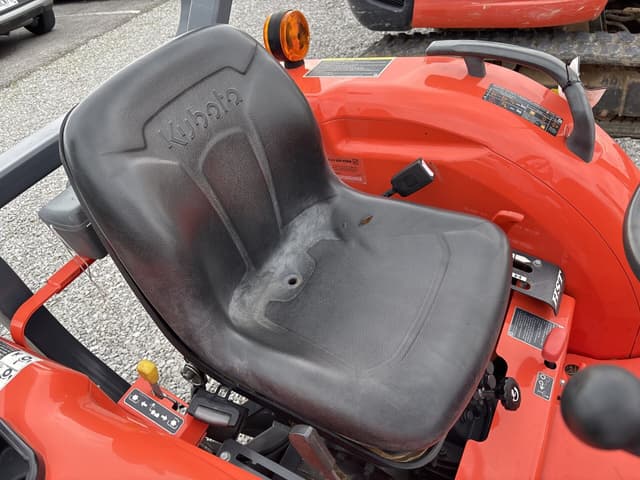 Image of Kubota L3301 equipment image 1