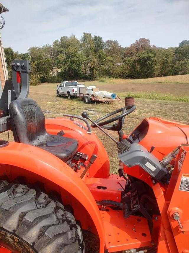 Image of Kubota L3301 equipment image 4