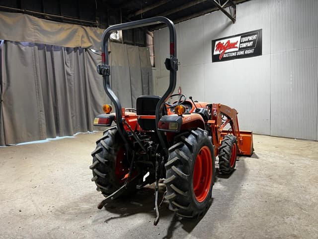 Image of Kubota L3901HST equipment image 4