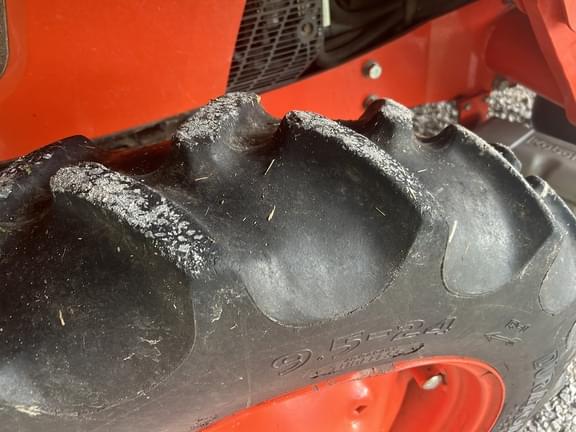 Image of Kubota M6060 equipment image 4
