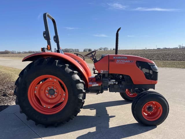 Image of Kubota M7040SUH equipment image 1